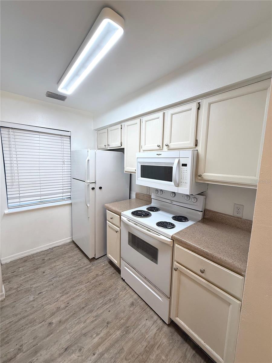 Image 4 of 13 For 202 Riverbend Drive 201