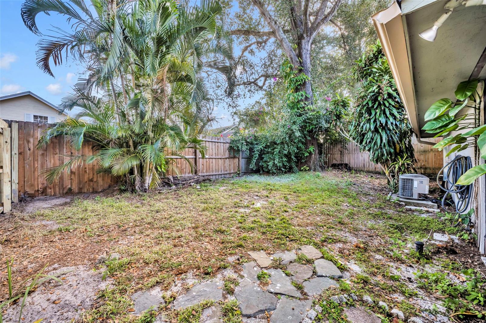 Image 17 of 24 For 1831 Summit Chase Avenue