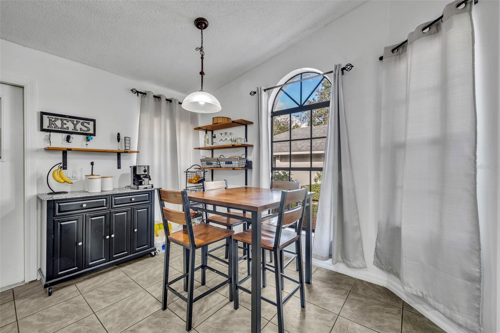 Image 5 of 24 For 1831 Summit Chase Avenue