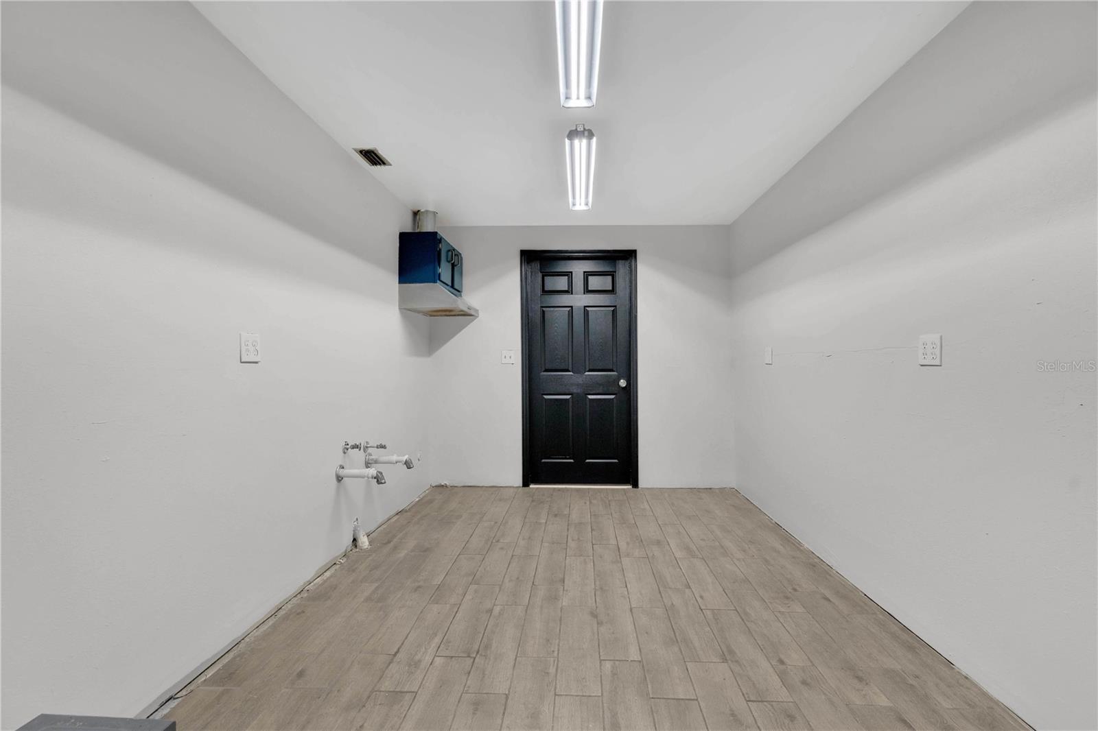 Image 18 of 47 For 5515 Orange Avenue