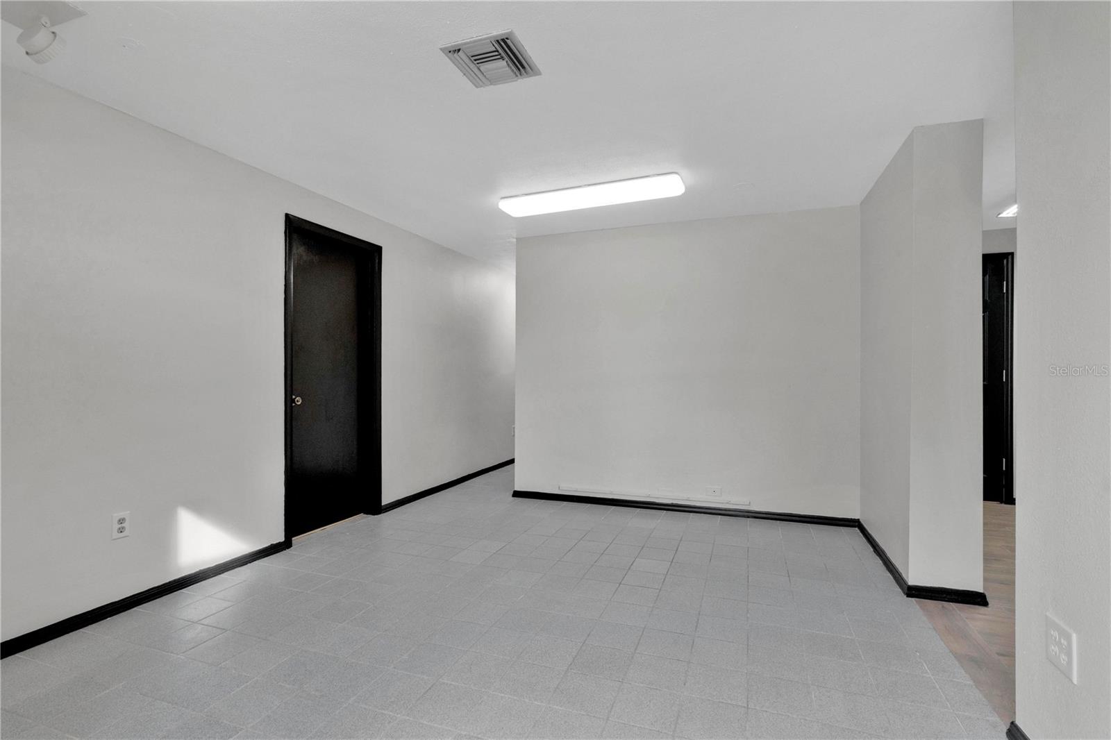 Image 22 of 47 For 5515 Orange Avenue