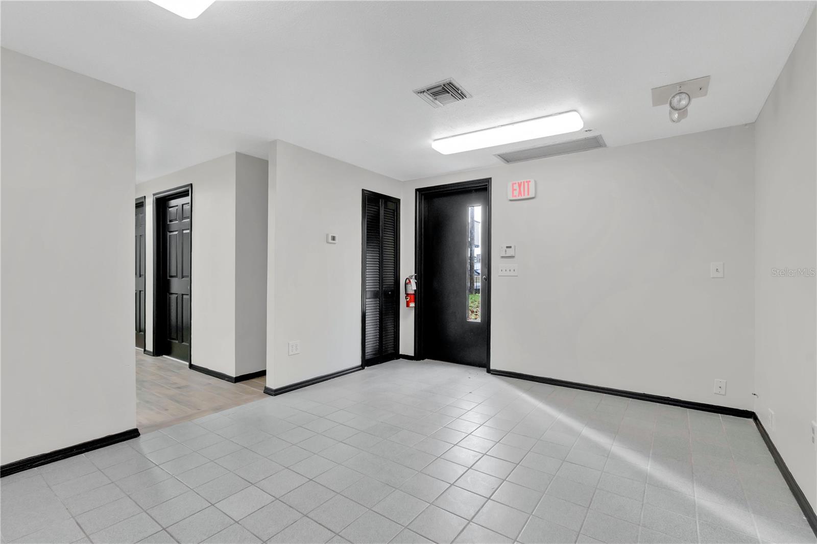 Image 23 of 47 For 5515 Orange Avenue