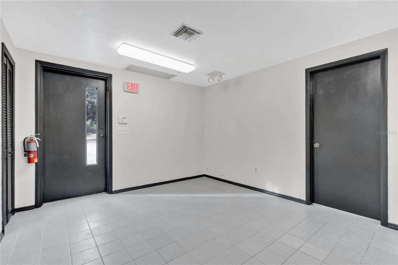 Image 24 of 47 For 5515 Orange Avenue