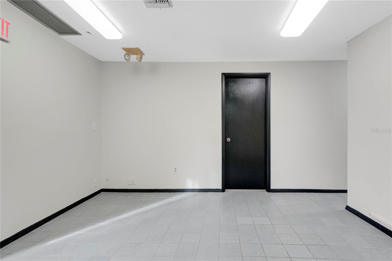 Image 25 of 47 For 5515 Orange Avenue