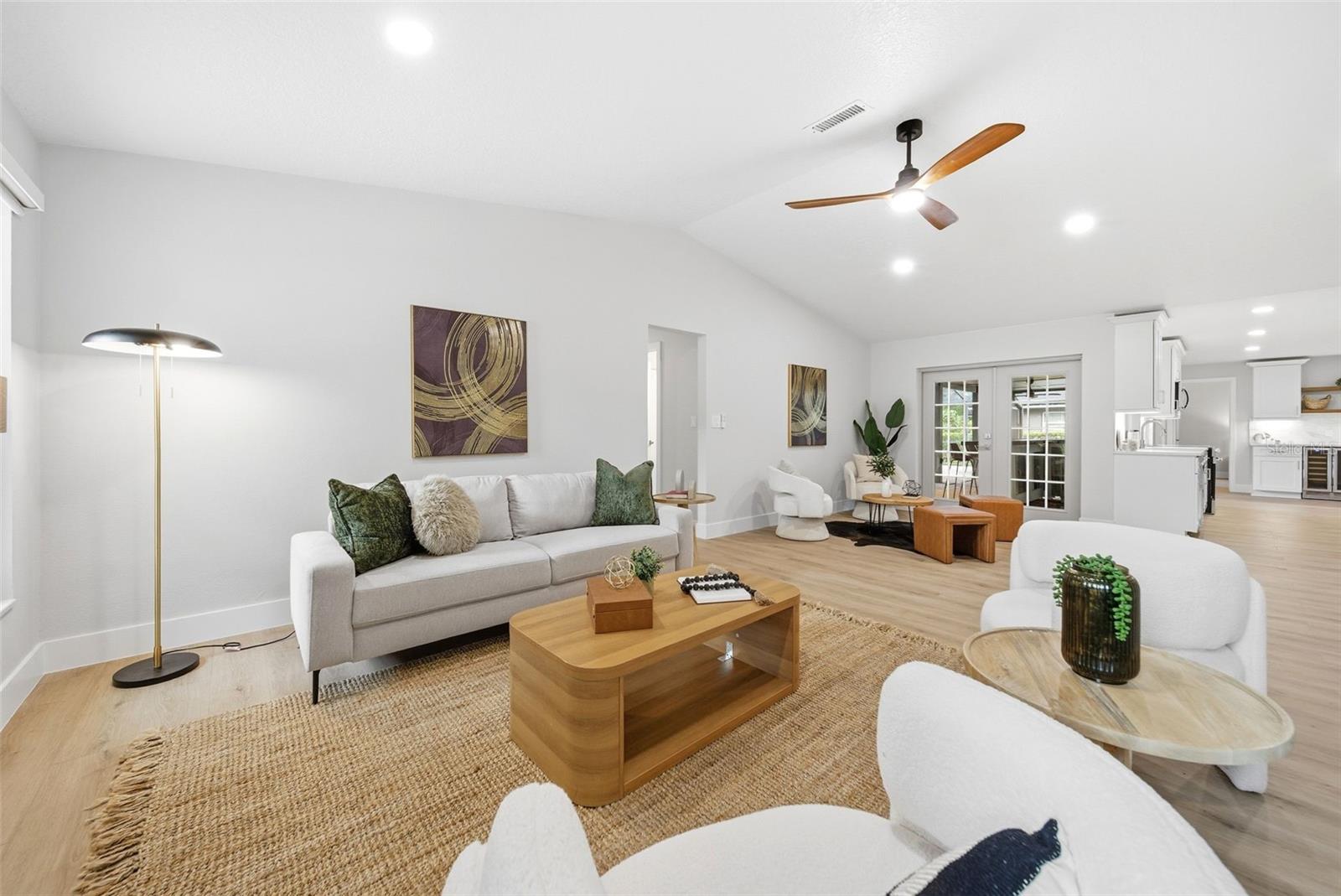 Image 11 of 44 For 7655 Persian Court