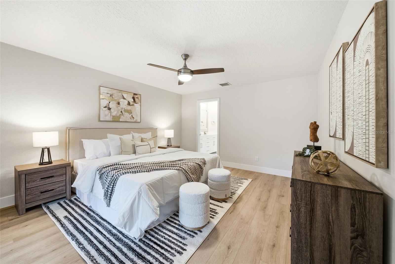 Image 16 of 44 For 7655 Persian Court