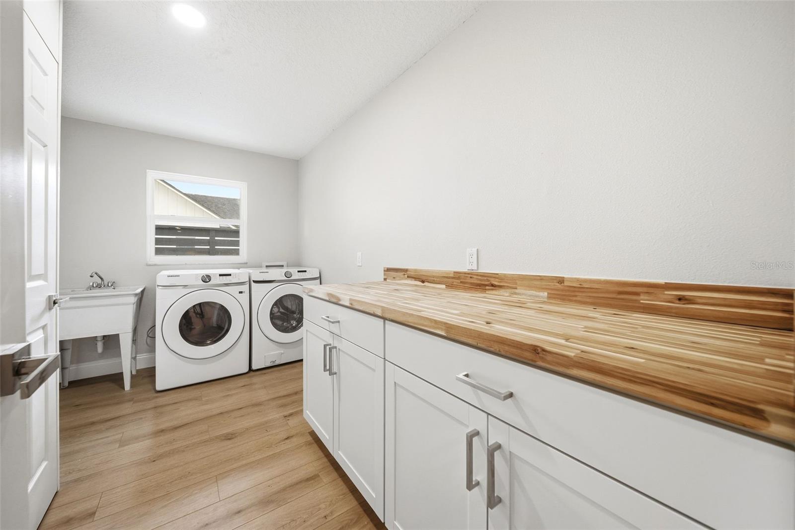 Image 21 of 44 For 7655 Persian Court