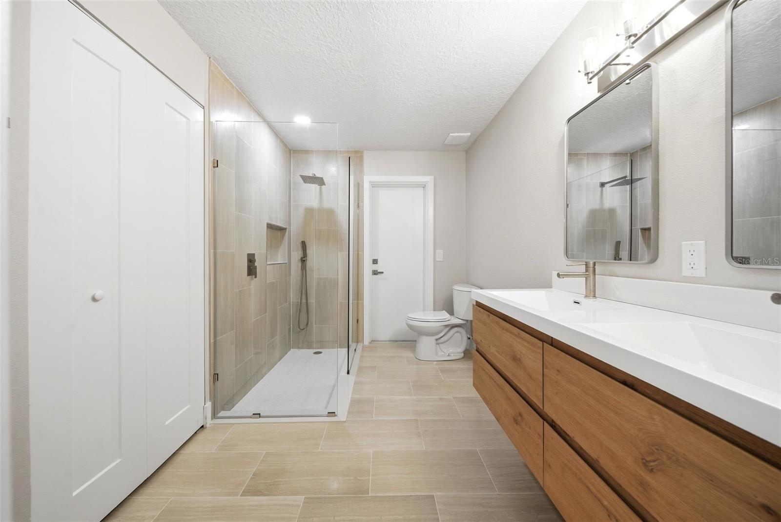 Image 22 of 44 For 7655 Persian Court