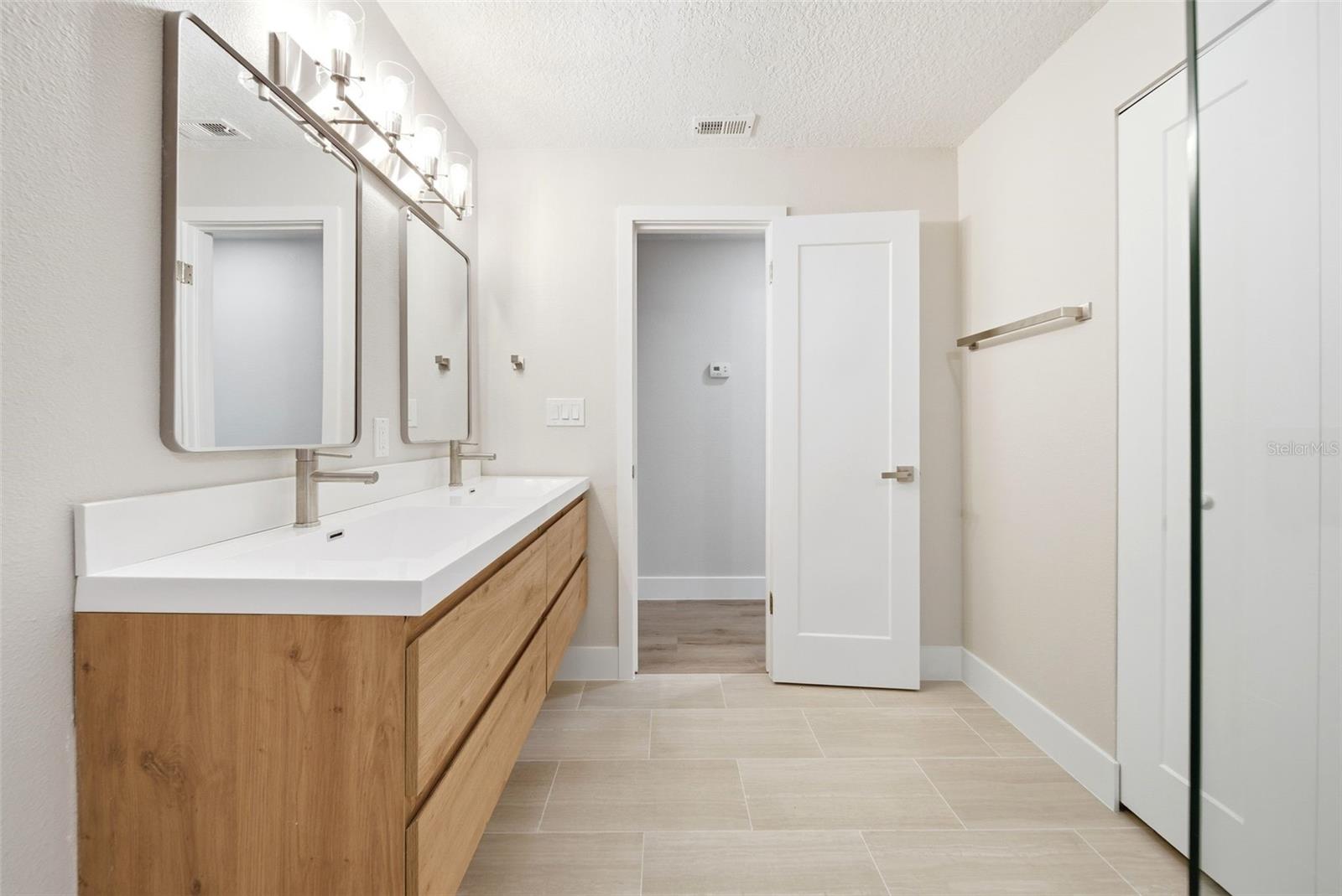 Image 23 of 44 For 7655 Persian Court