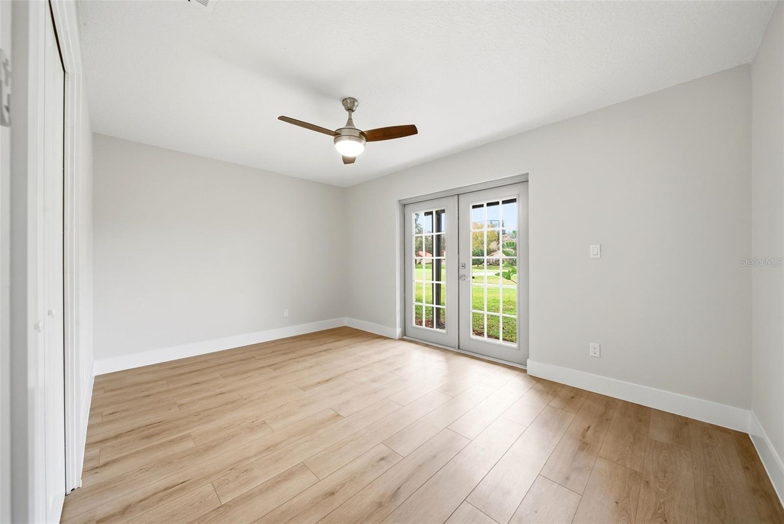 Image 26 of 44 For 7655 Persian Court