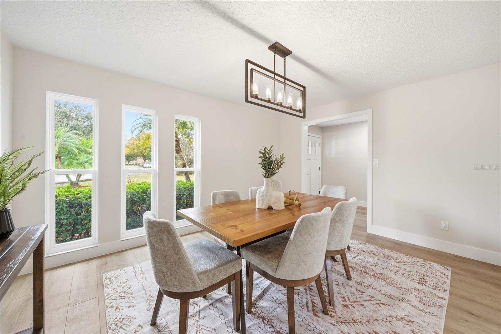 Image 5 of 44 For 7655 Persian Court