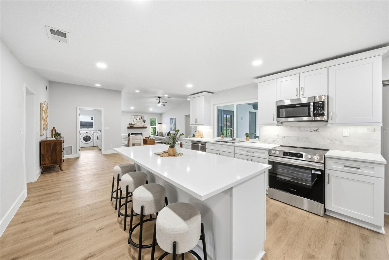 Image 9 of 44 For 7655 Persian Court