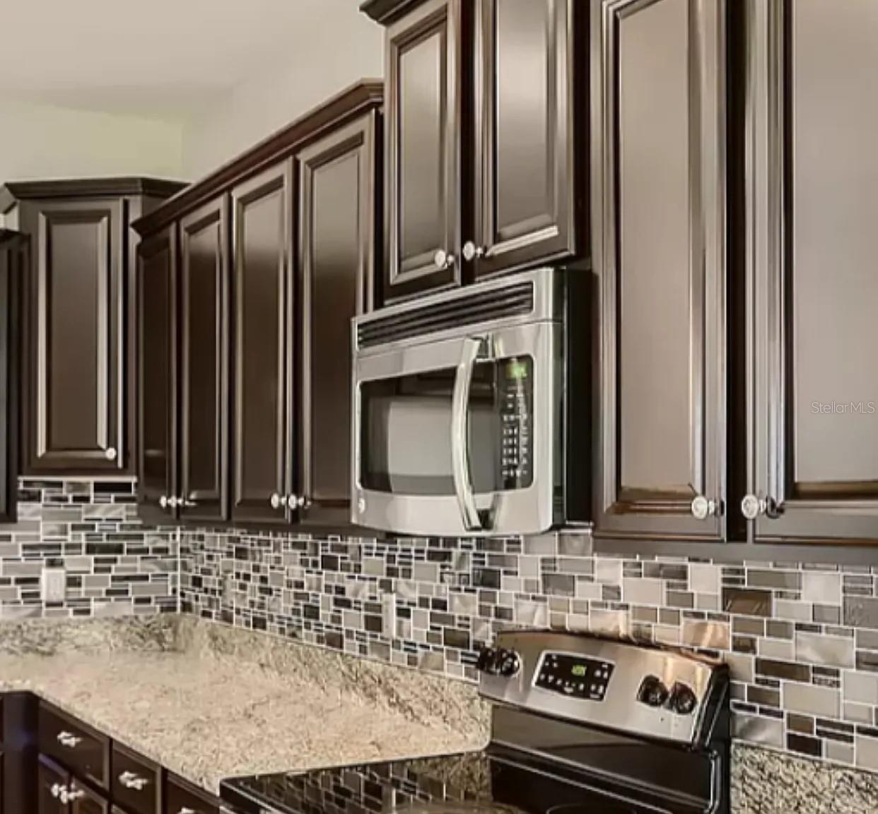 Image 5 of 8 For 2252 Grantham Avenue