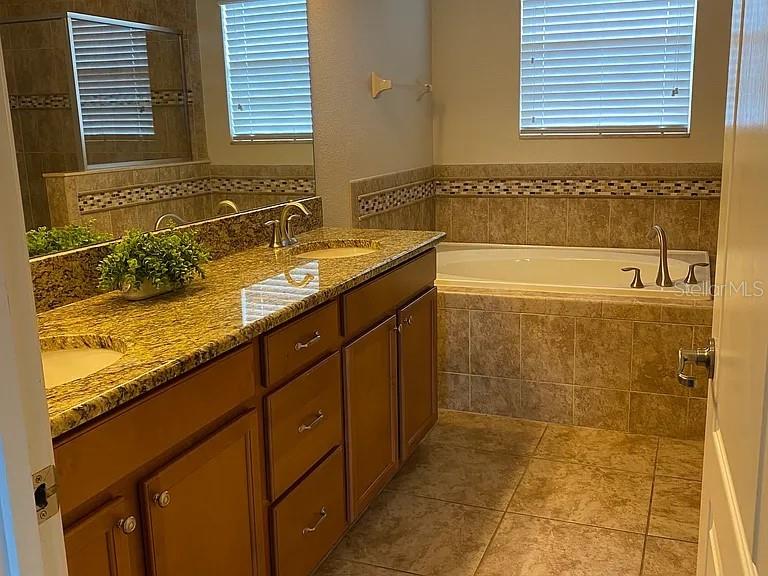 Image 7 of 8 For 2252 Grantham Avenue