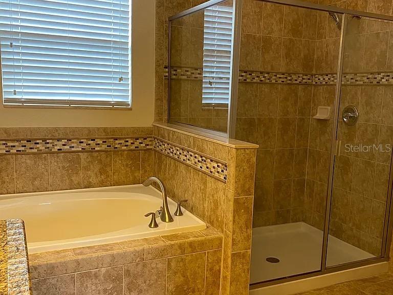 Image 8 of 8 For 2252 Grantham Avenue