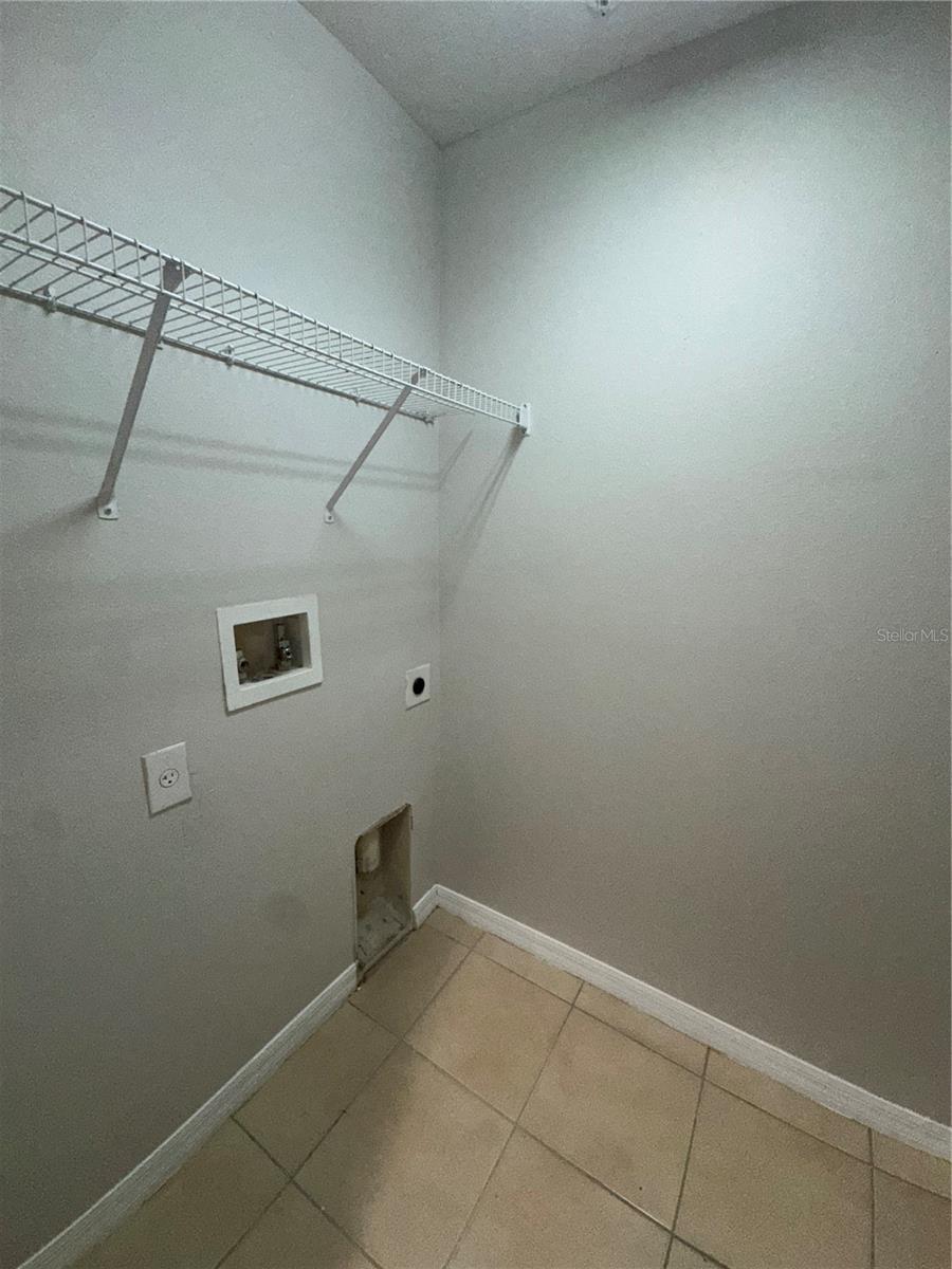 Image 10 of 30 For 6678 Goldenrod Road B