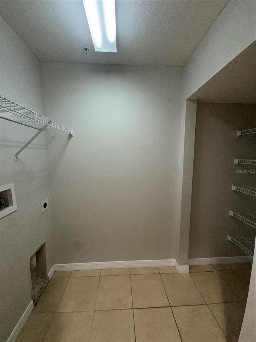 Image 11 of 30 For 6678 Goldenrod Road B