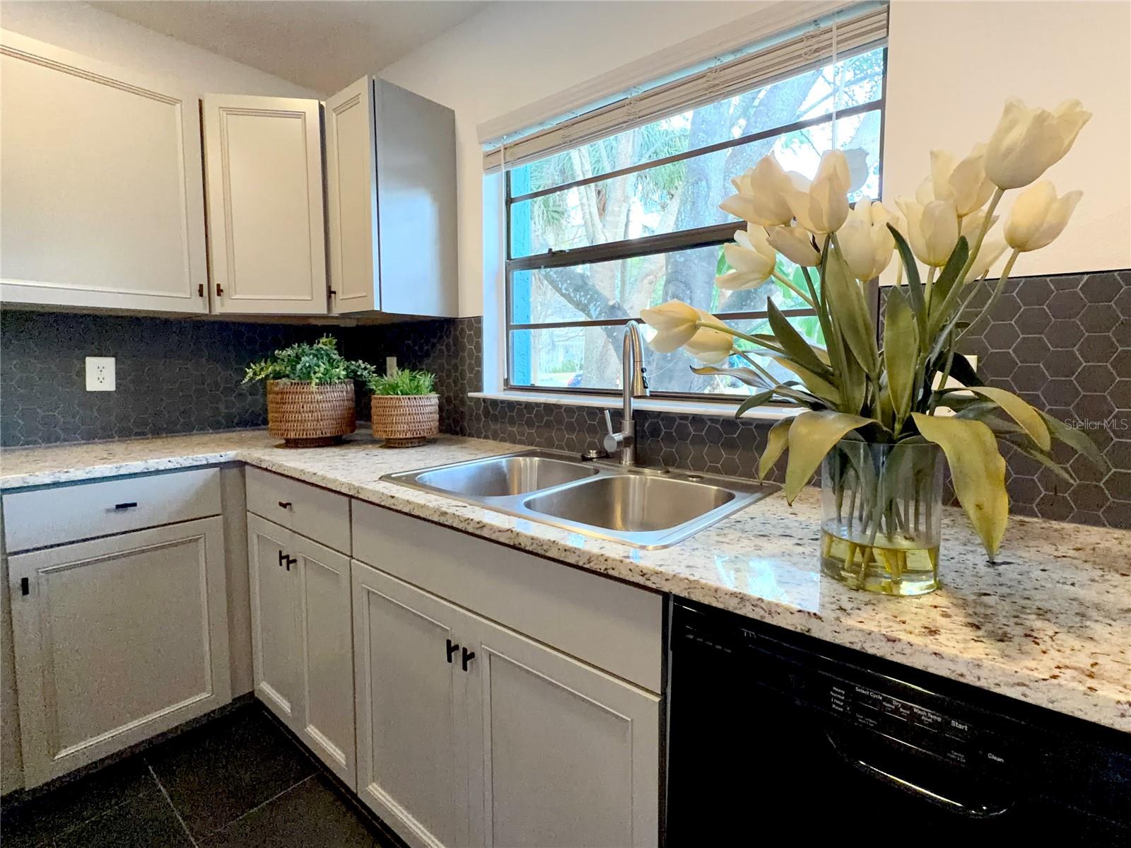 Image 10 of 24 For 2 Shine Avenue