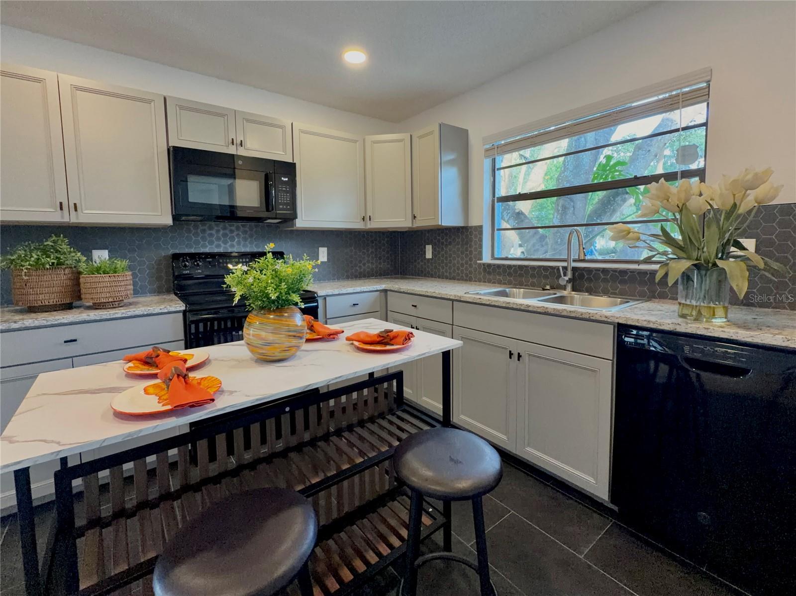 Image 11 of 24 For 2 Shine Avenue