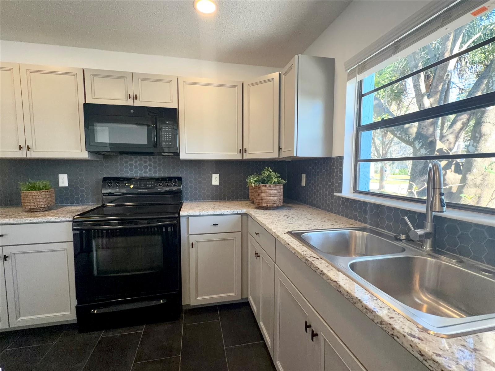 Image 7 of 24 For 2 Shine Avenue