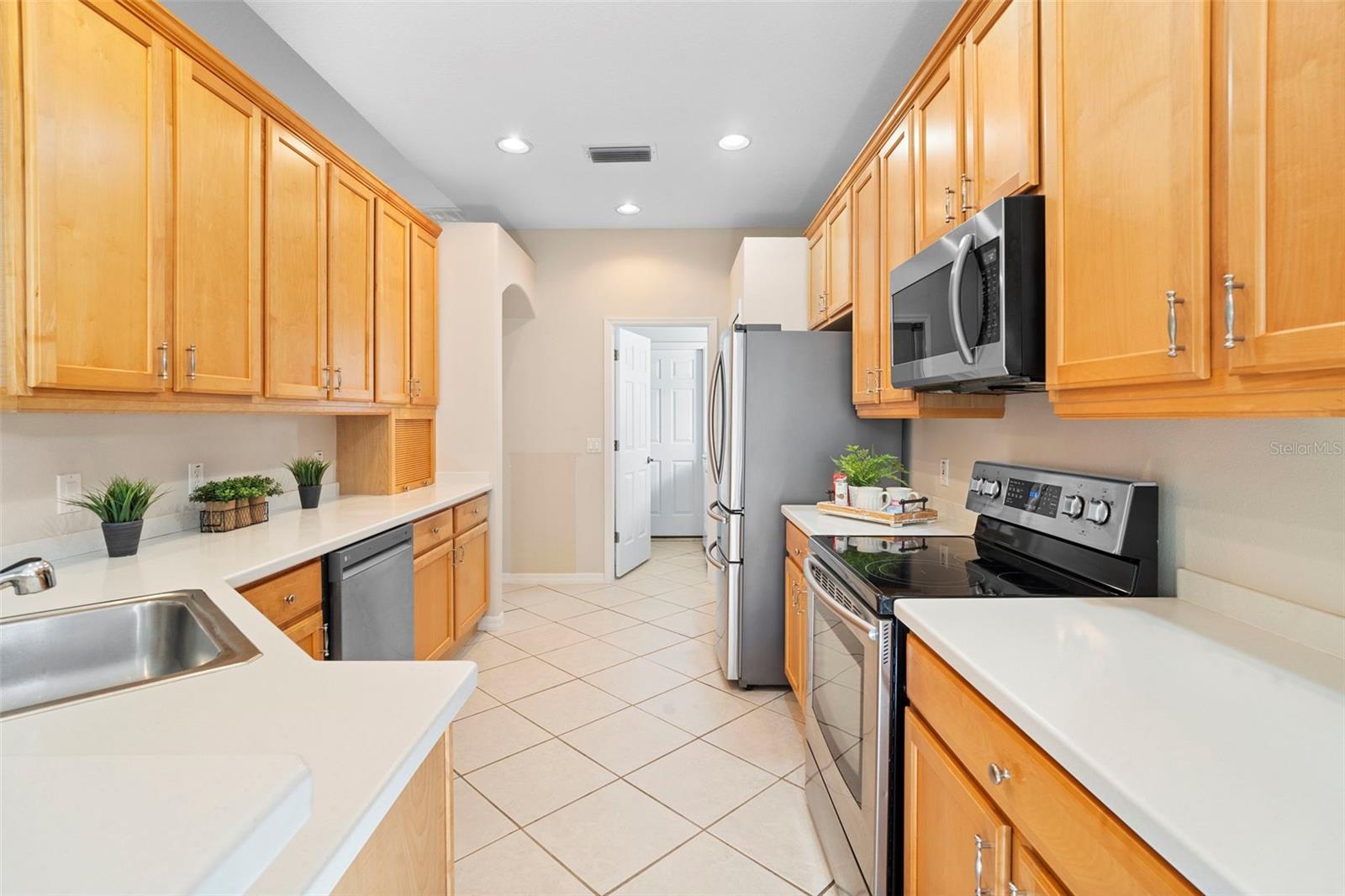 Image 20 of 59 For 439 Foxhill Drive