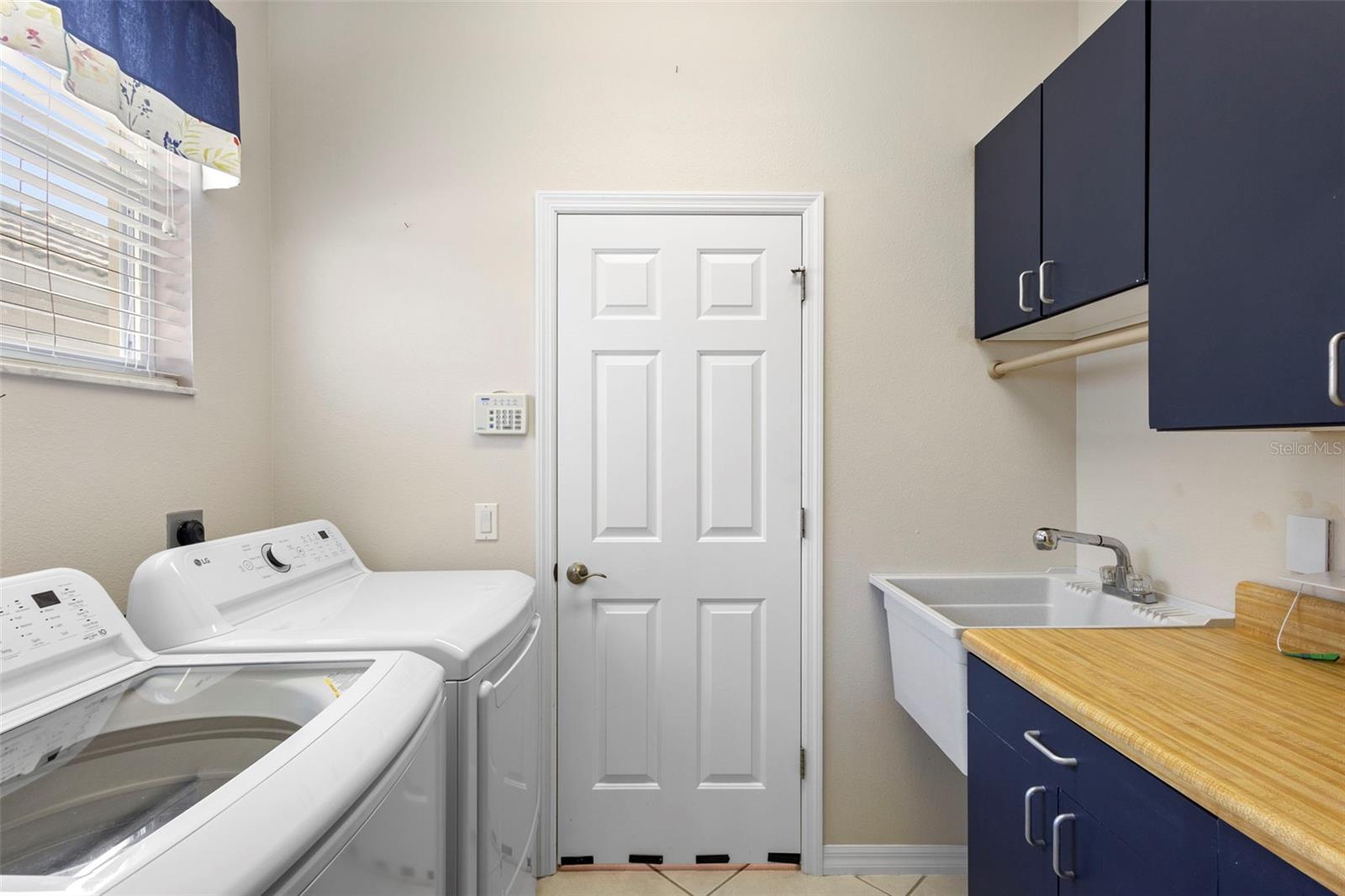 Image 42 of 59 For 439 Foxhill Drive