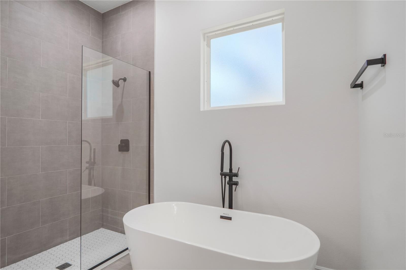 Image 14 of 51 For 1915 Linden Drive