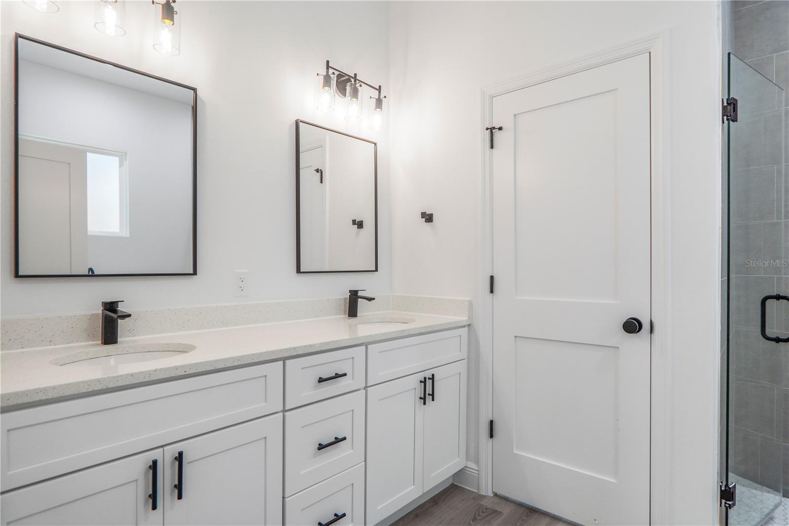 Image 15 of 51 For 1915 Linden Drive