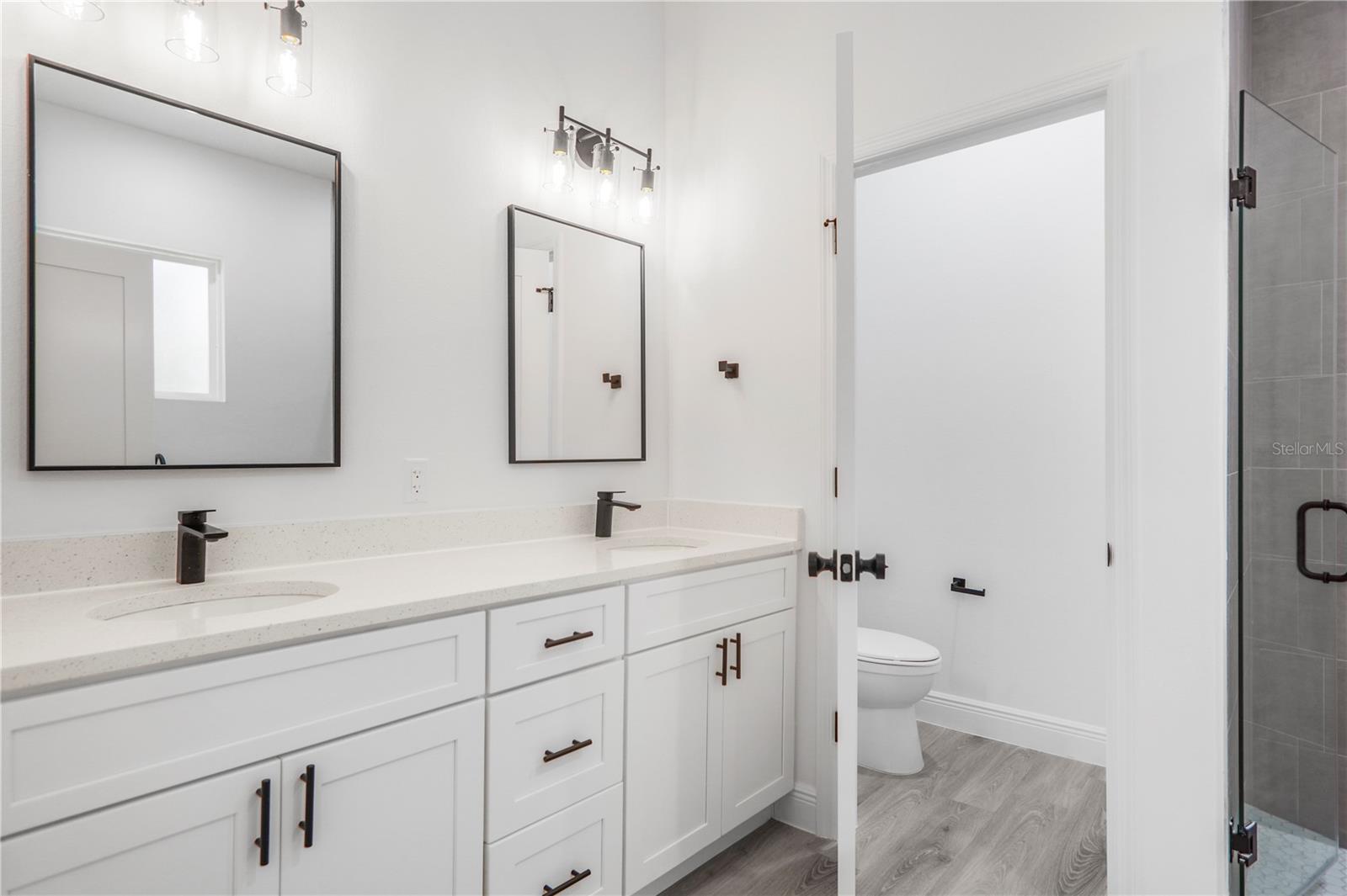 Image 16 of 51 For 1915 Linden Drive