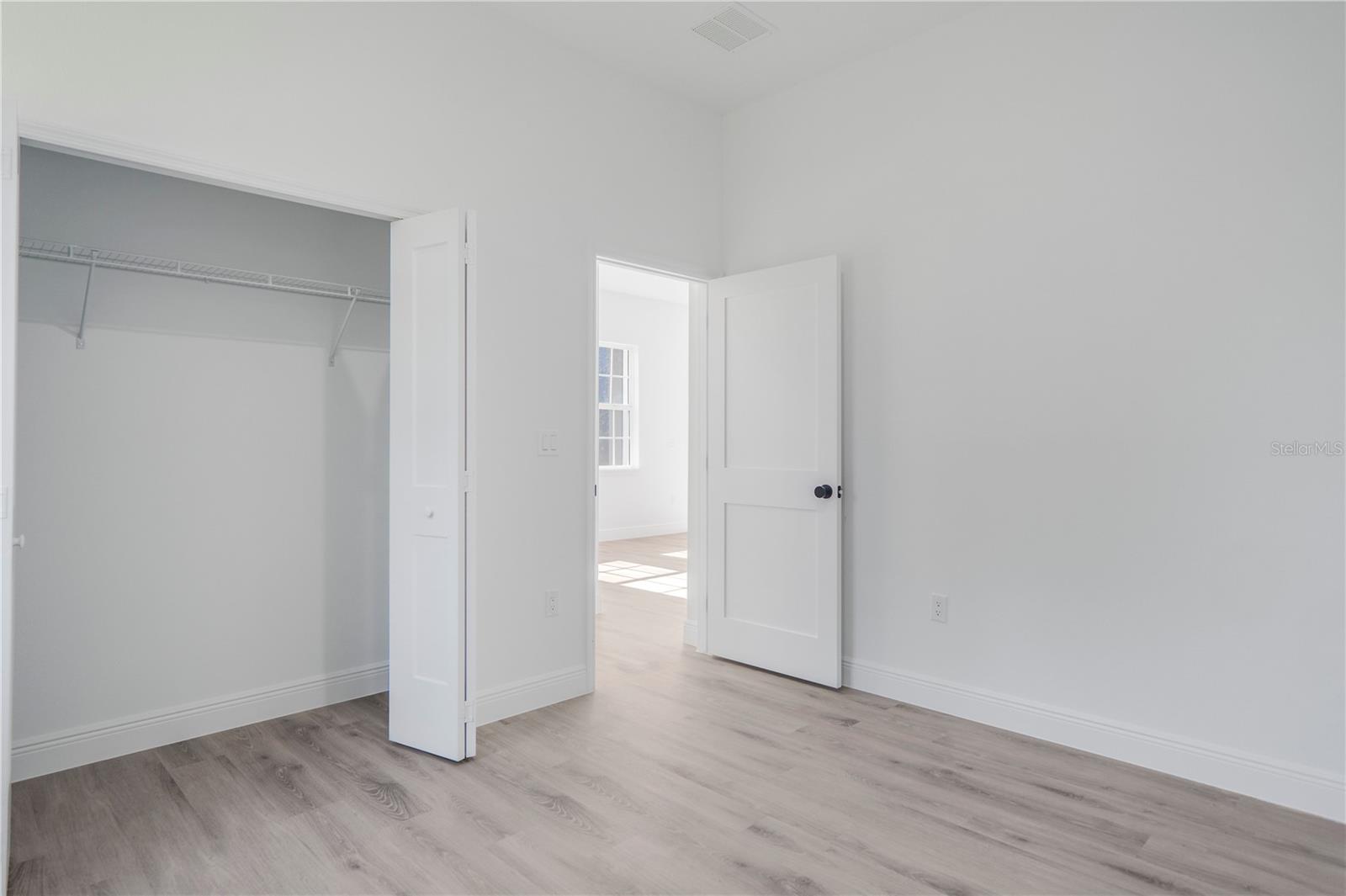 Image 27 of 51 For 1915 Linden Drive