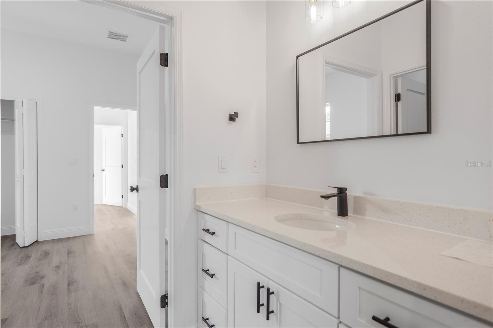 Image 32 of 51 For 1915 Linden Drive