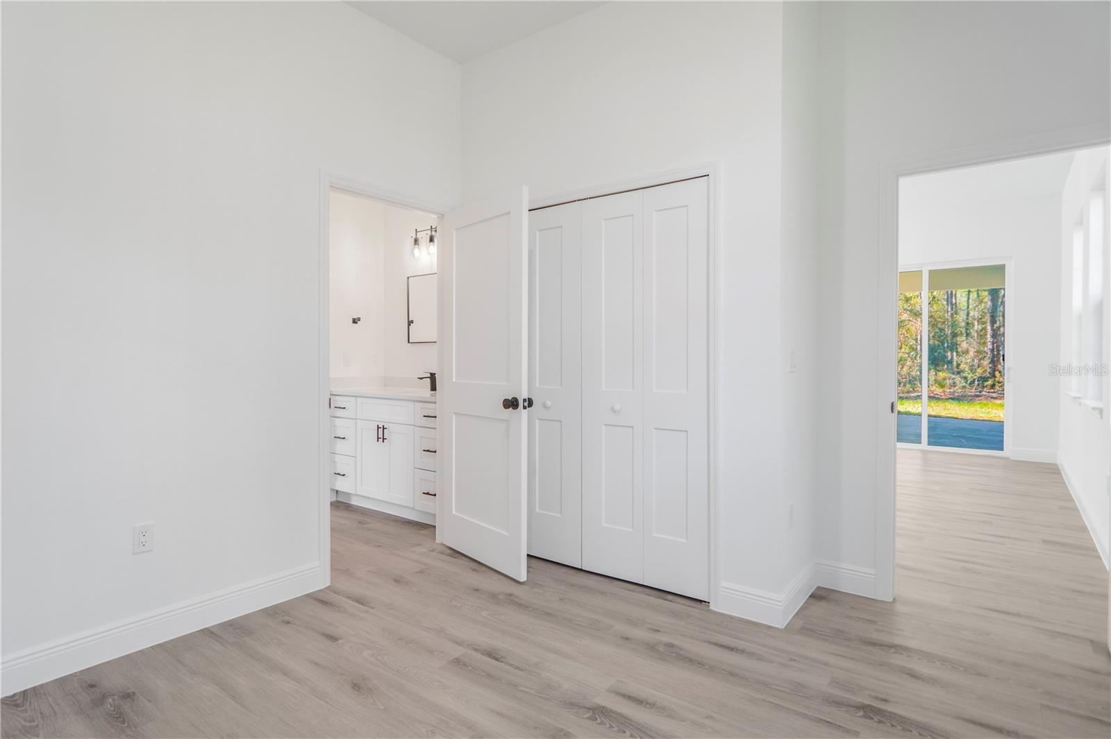 Image 34 of 51 For 1915 Linden Drive