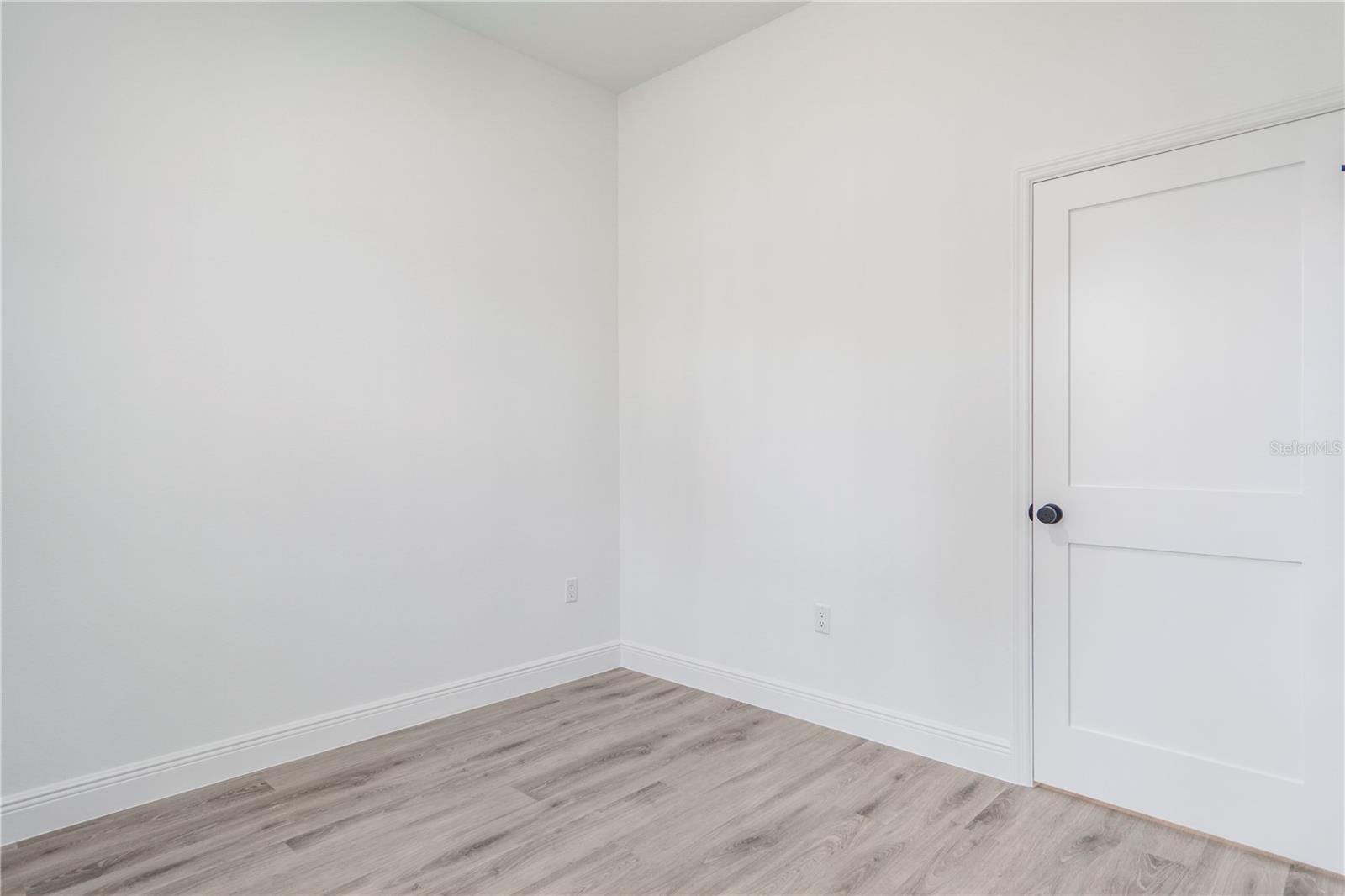 Image 35 of 51 For 1915 Linden Drive