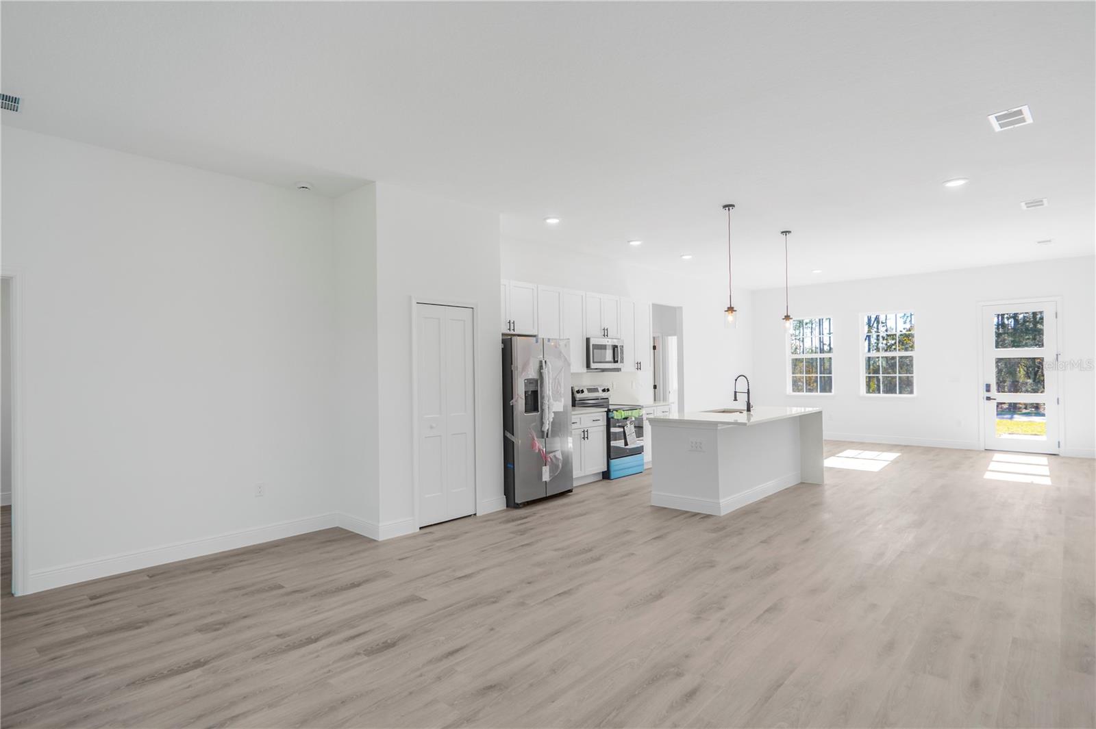 Image 37 of 51 For 1915 Linden Drive