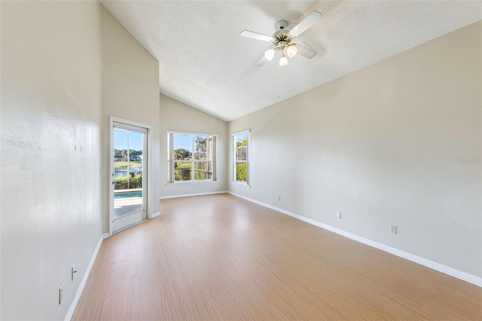 Image 11 of 32 For 472 Arrowmount Place