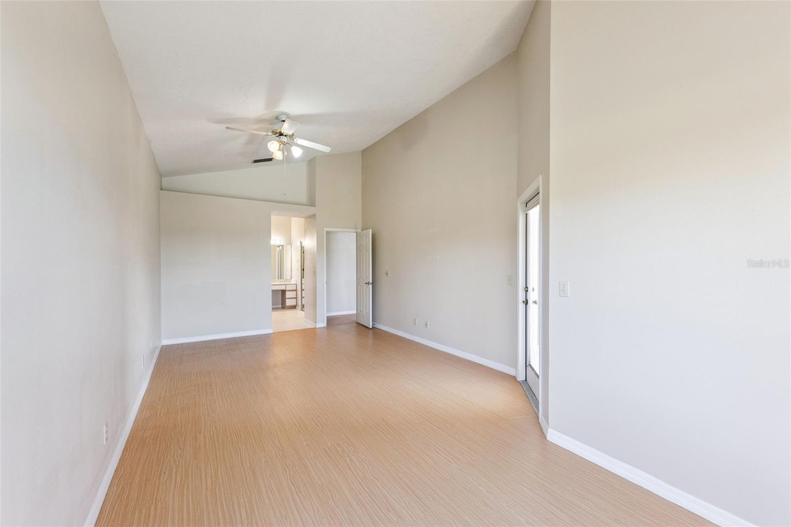 Image 13 of 32 For 472 Arrowmount Place