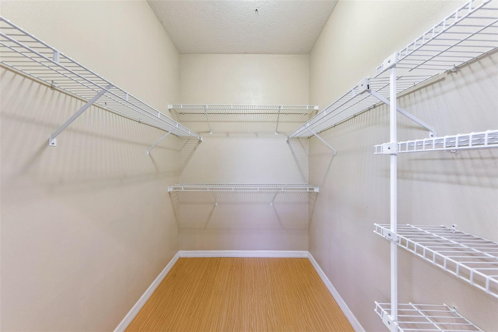 Image 15 of 32 For 472 Arrowmount Place