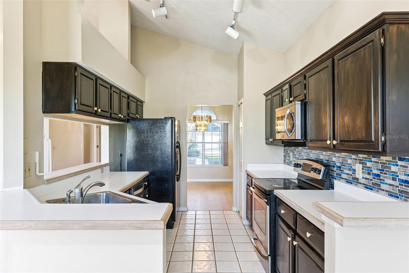 Image 7 of 32 For 472 Arrowmount Place