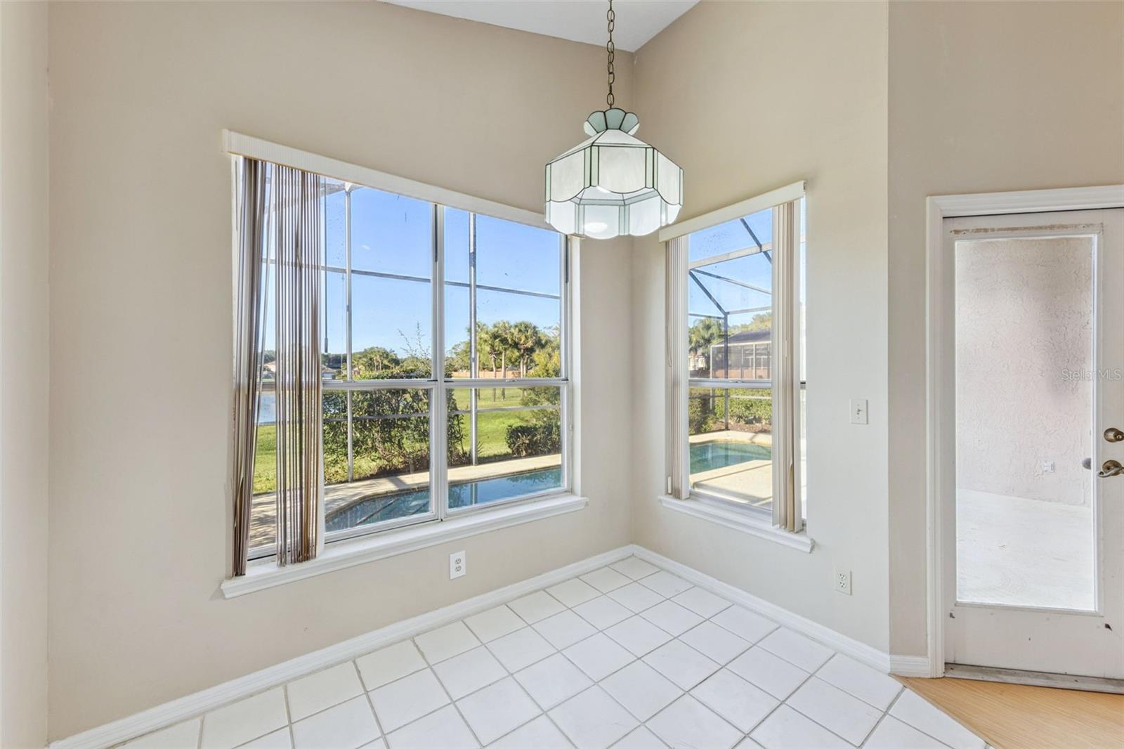 Image 8 of 32 For 472 Arrowmount Place