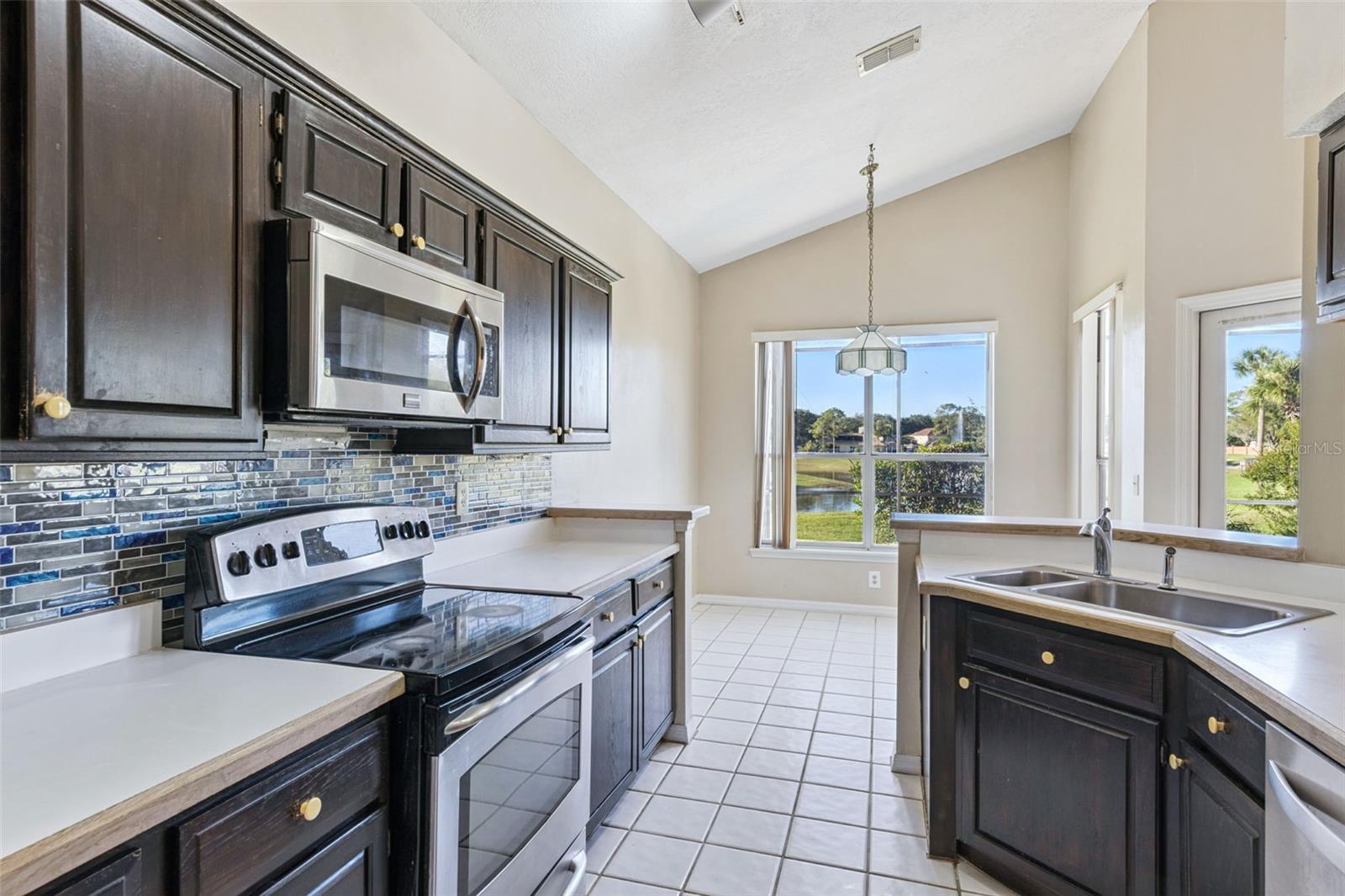 Image 9 of 32 For 472 Arrowmount Place