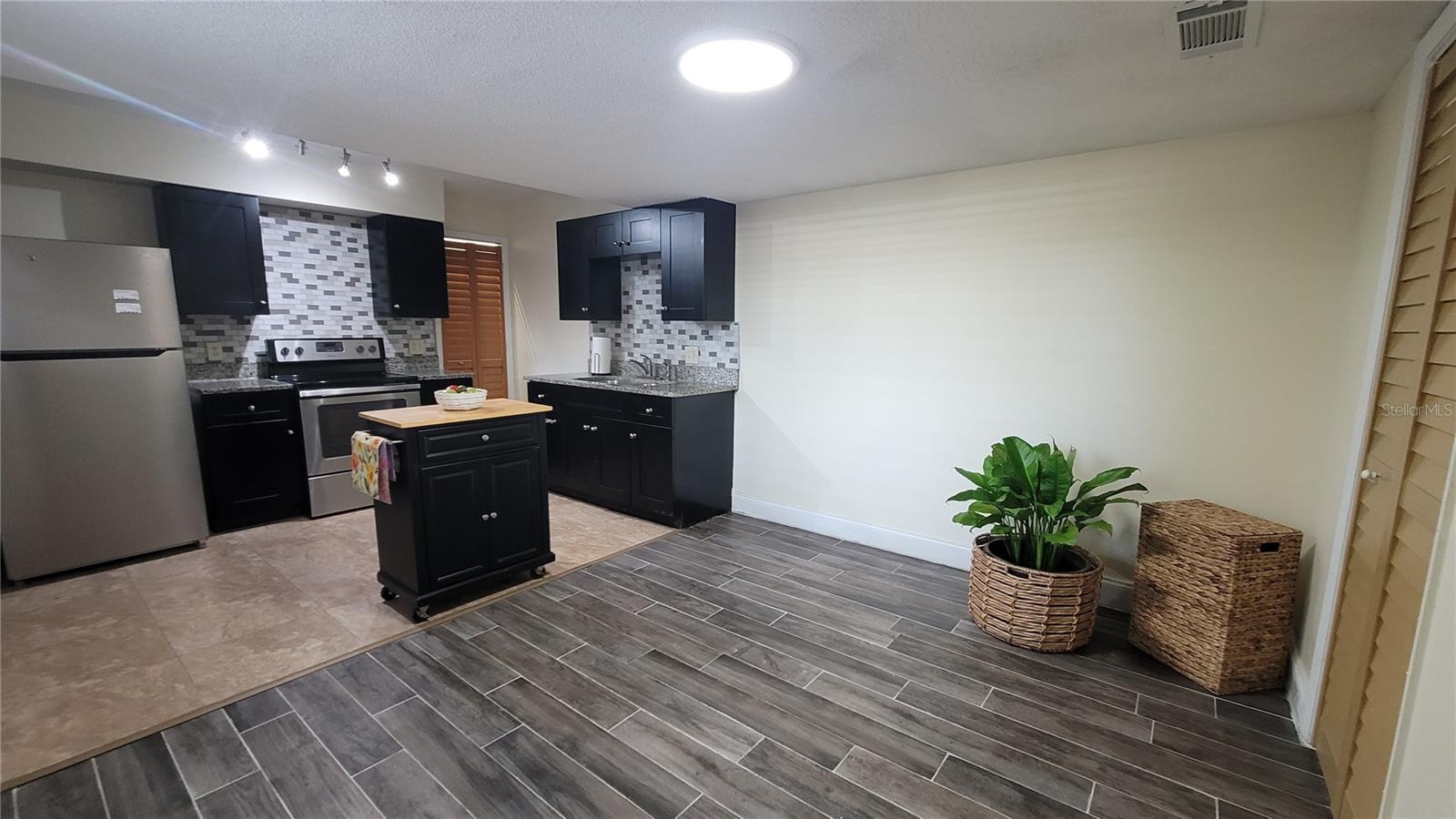 Image 6 of 14 For 4622 Lighthouse Circle 104