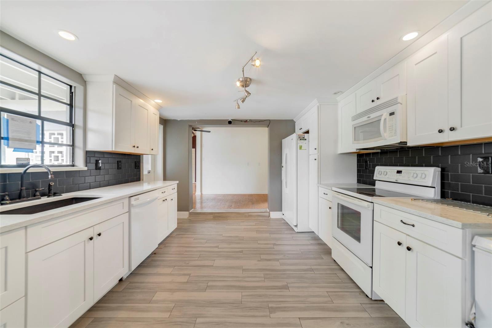 Image 3 of 26 For 6615 Beamer Way