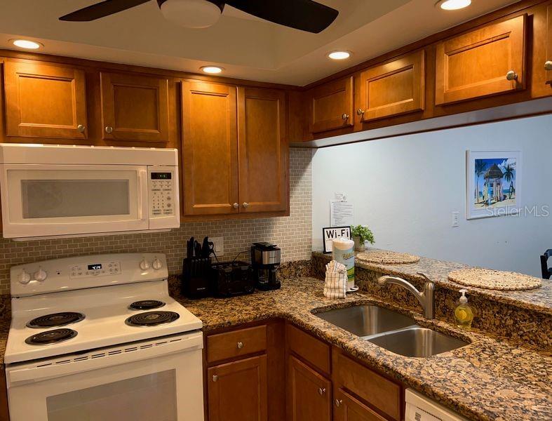 Image 6 of 8 For 5350 Ocean Beach Boulevard 210