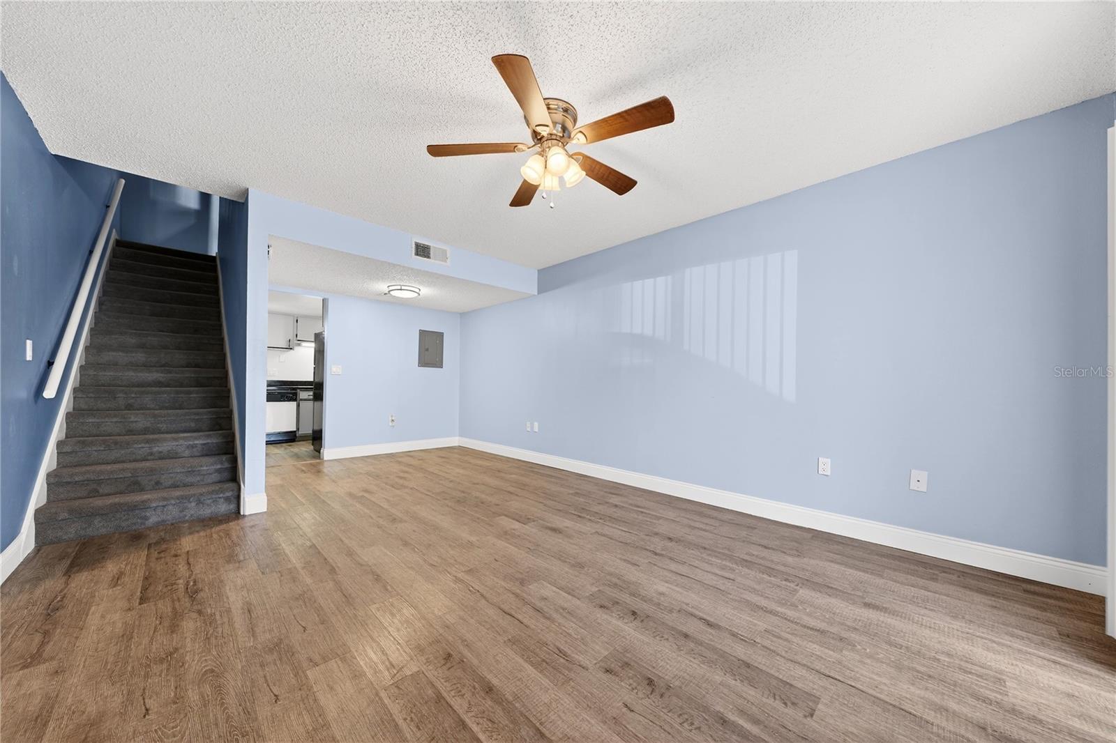 Image 4 of 31 For 4223 S. Semoran Blvd  9