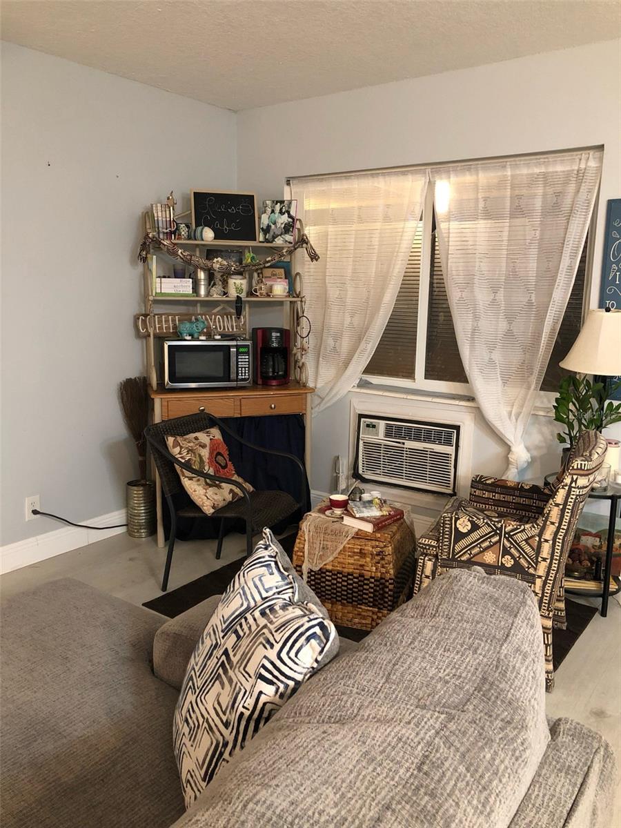 Image 2 of 7 For 210 Salisbury I  I