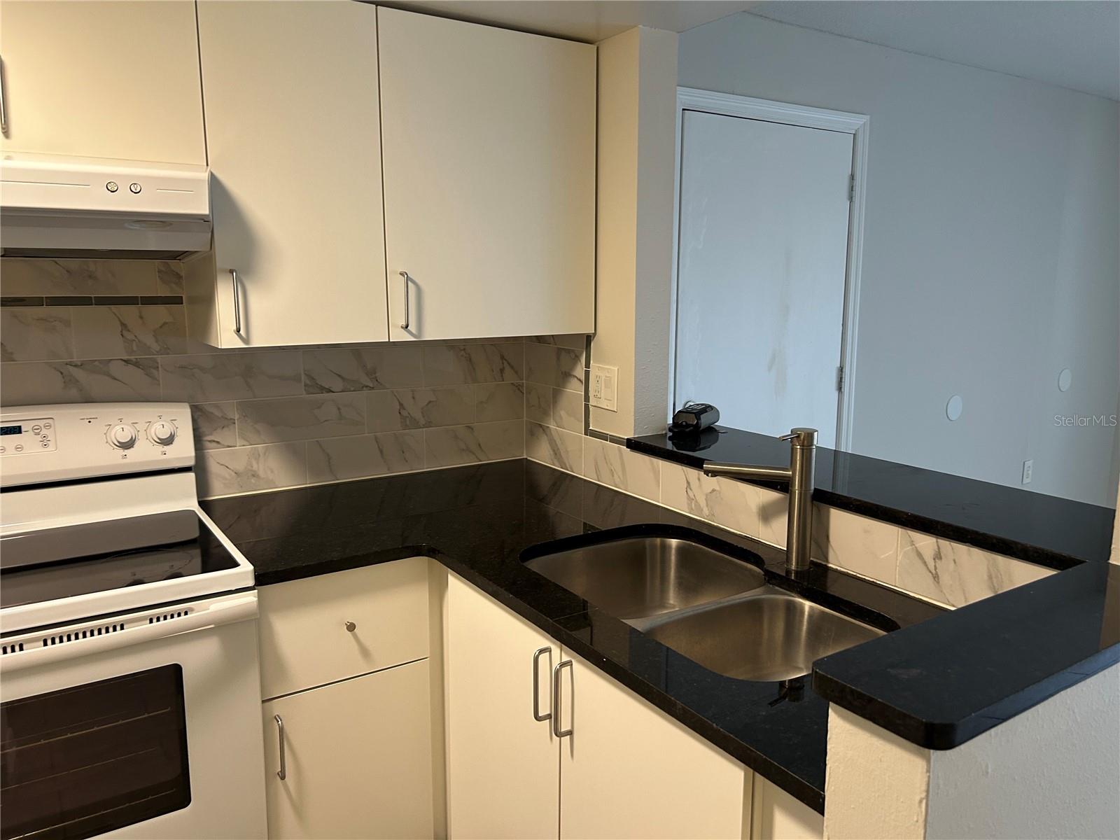 Image 2 of 14 For 608 Orange Drive 181