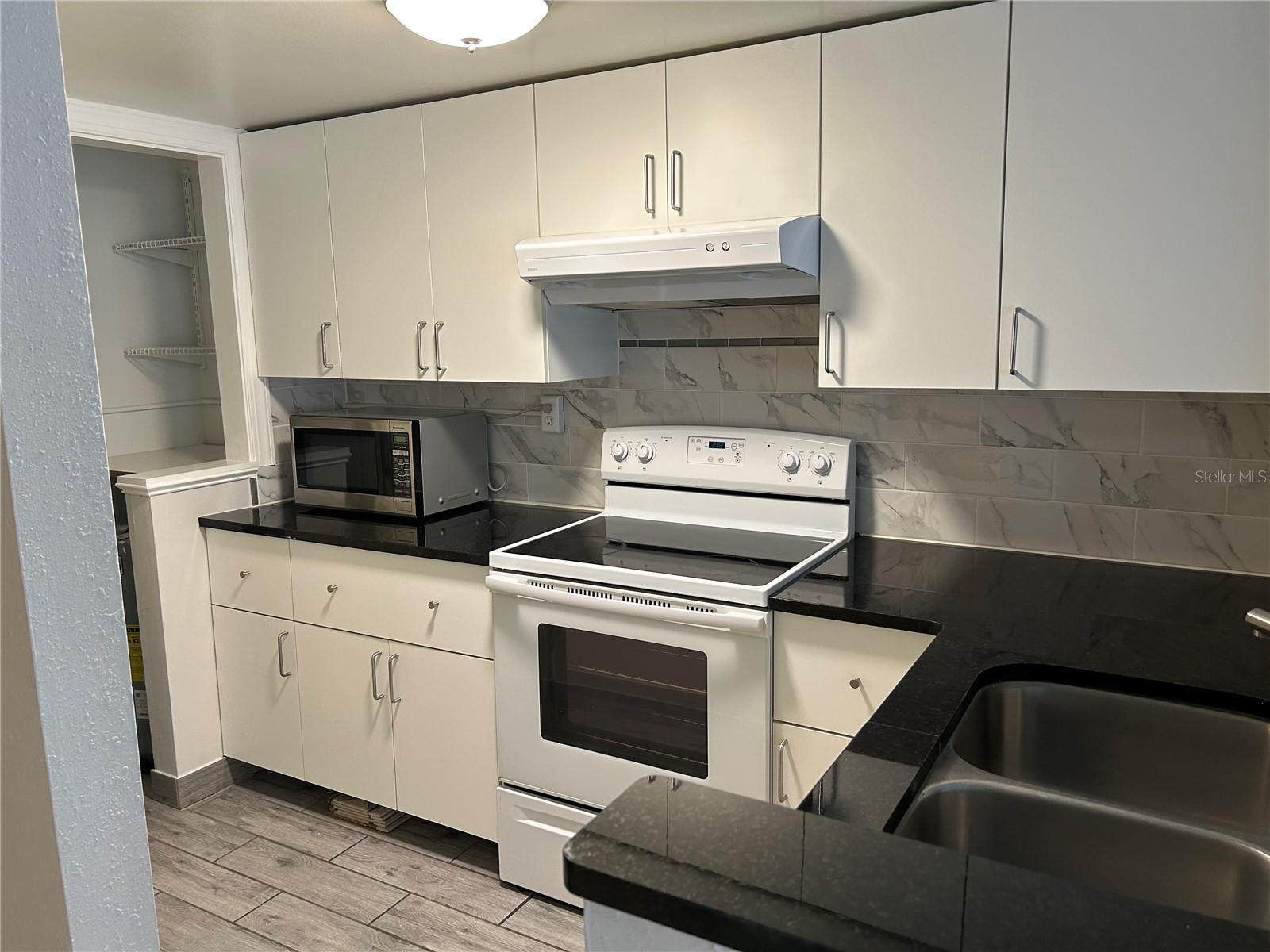 Image 3 of 14 For 608 Orange Drive 181