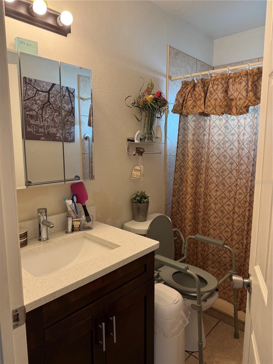 Image 15 of 31 For 4528 River Close Boulevard