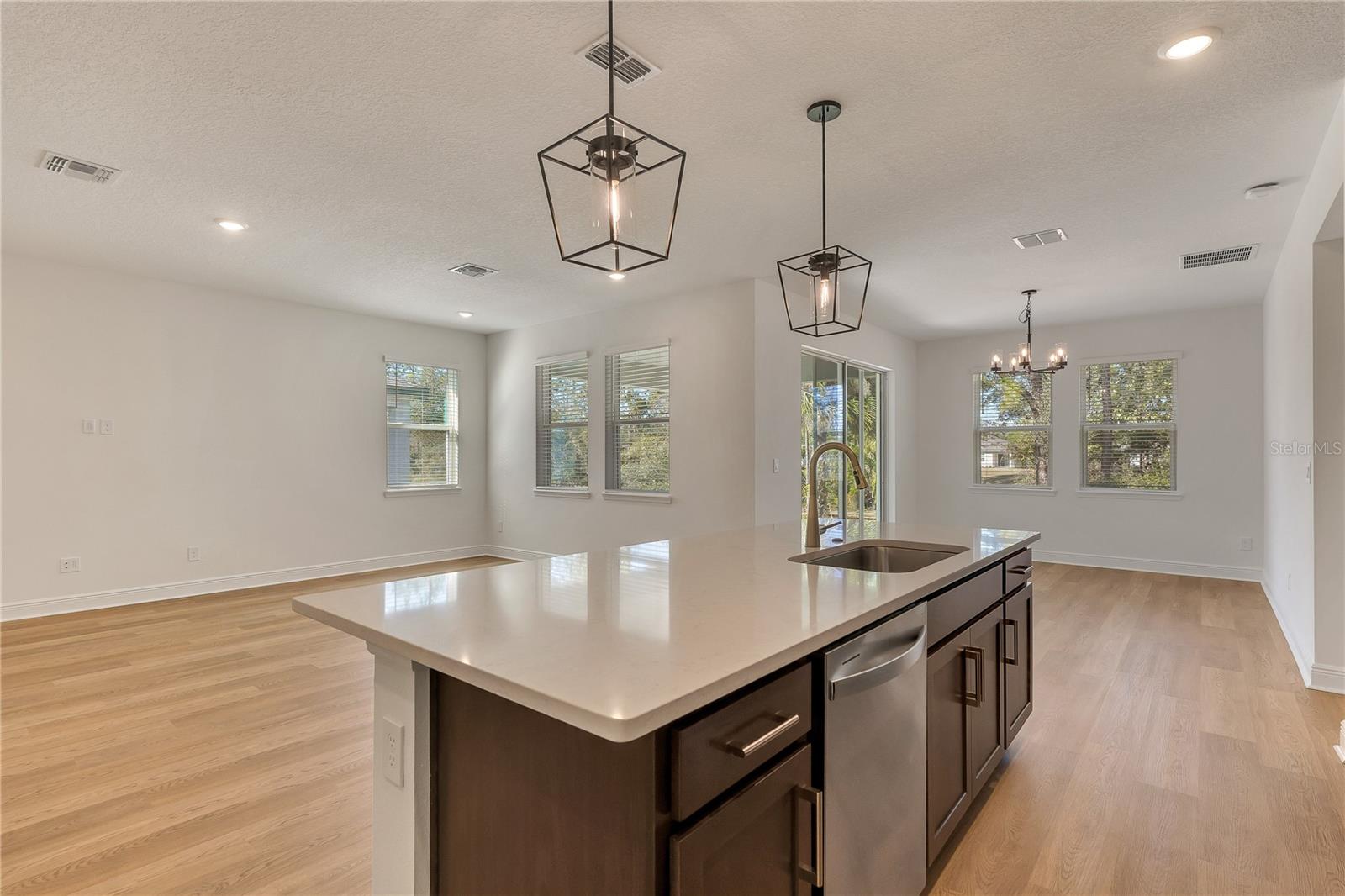 Image 17 of 36 For 1141 British Circle