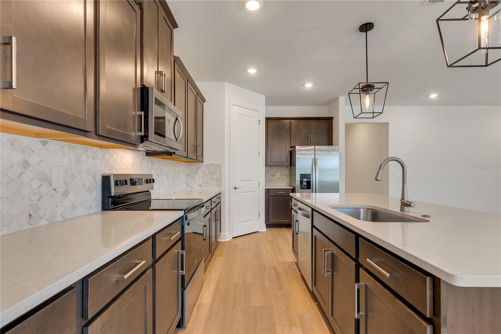 Image 18 of 36 For 1141 British Circle